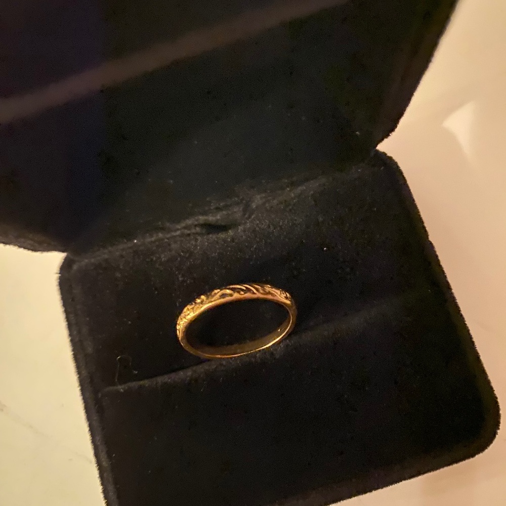 Delicate Gold Leaf Pattern Women's Ring